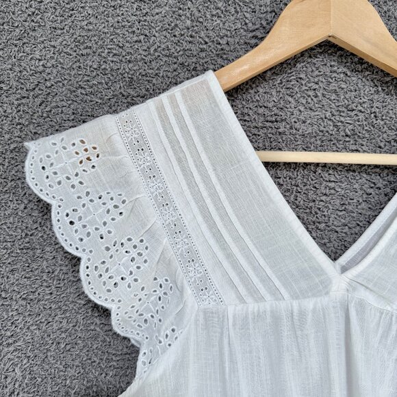 GAP embroidered eyelet lace V-Neck white top Large - Picture 1 of 9